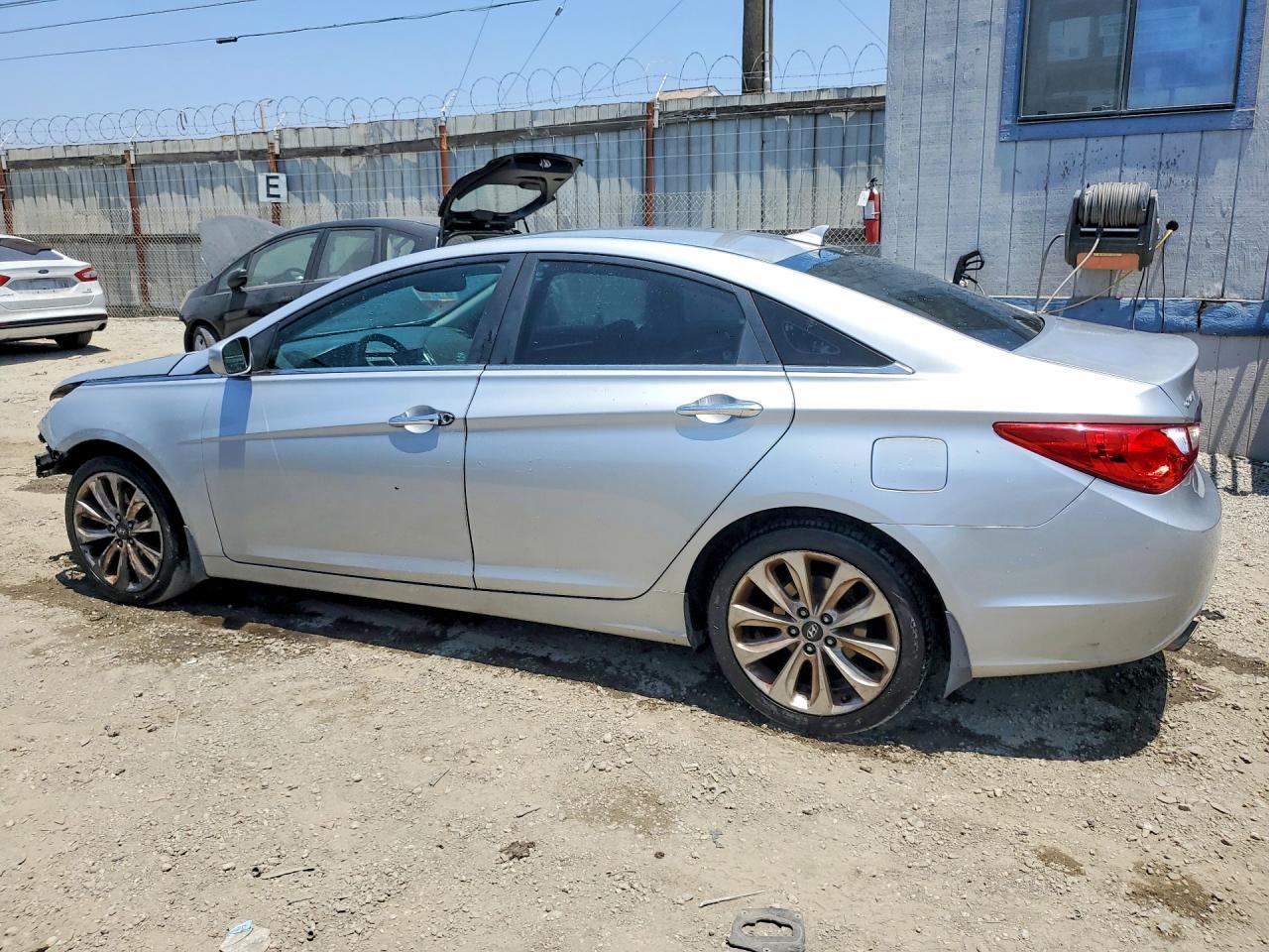 2011 Hyundai Sonata Se - Image 2