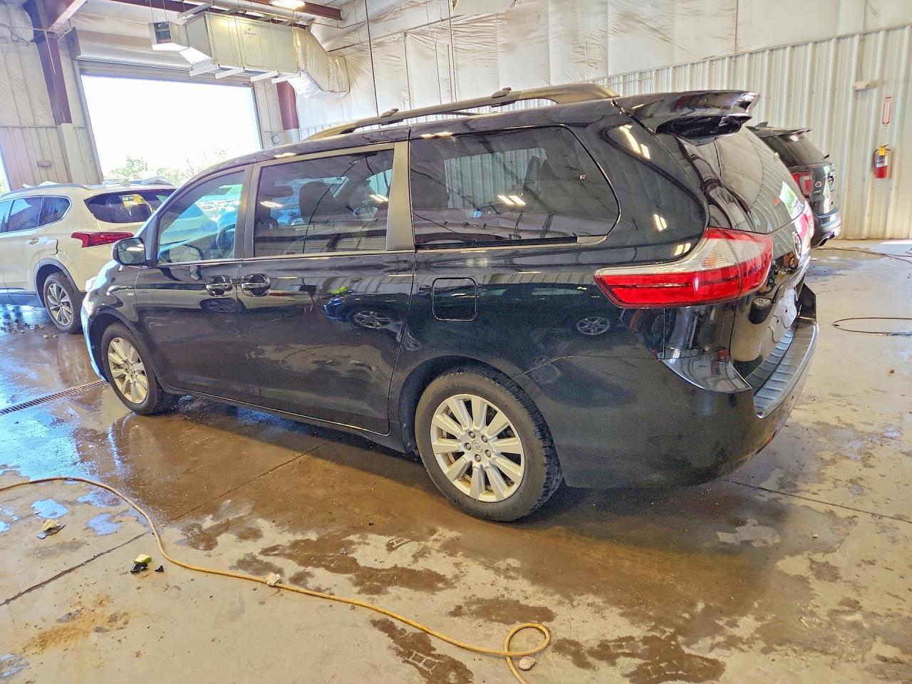 2017 Toyota Sienna Le - Image 2