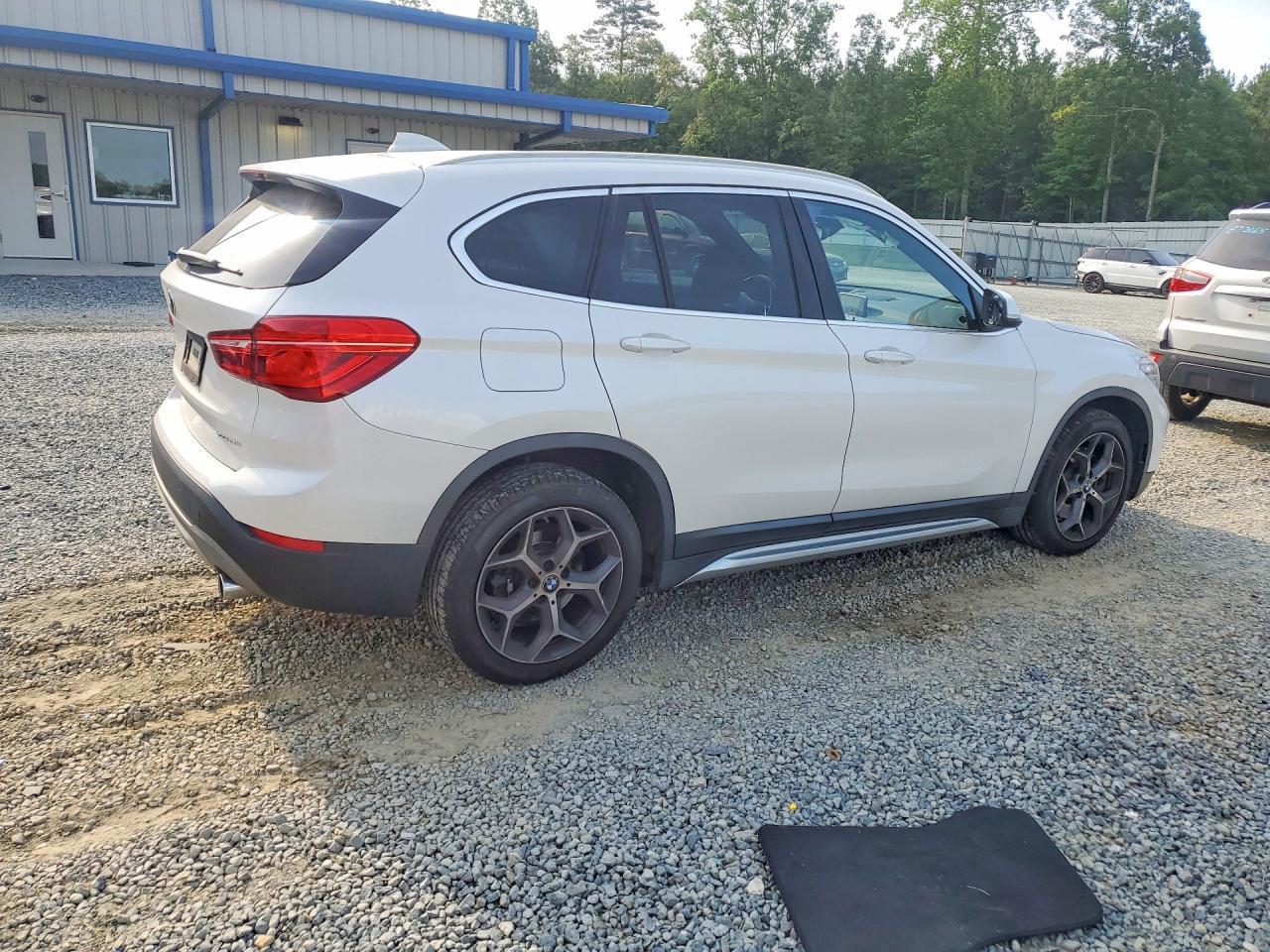 2019 BMW X1 xDrive28I - Image 3
