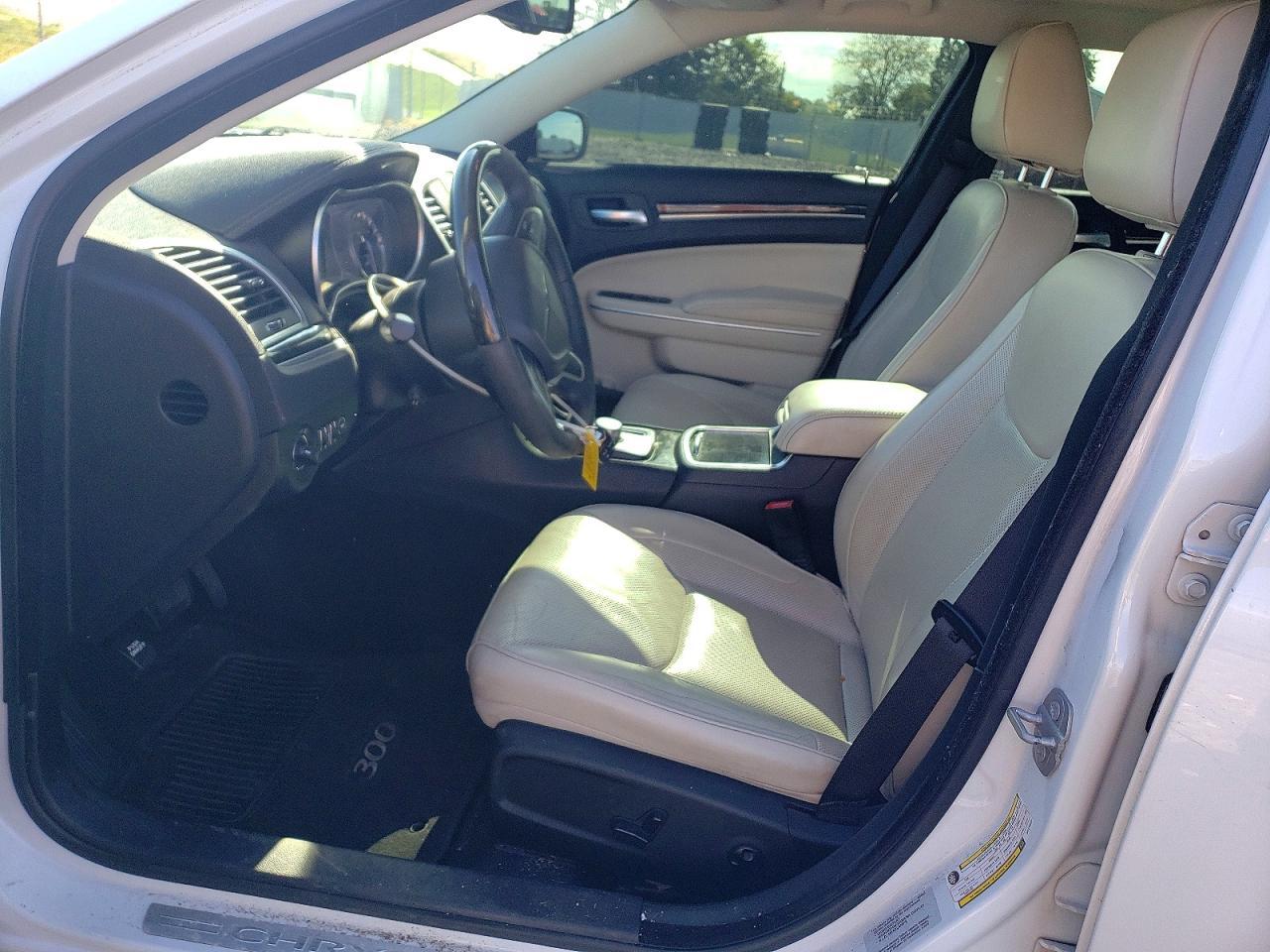 2016 Chrysler 300C - Фото 7