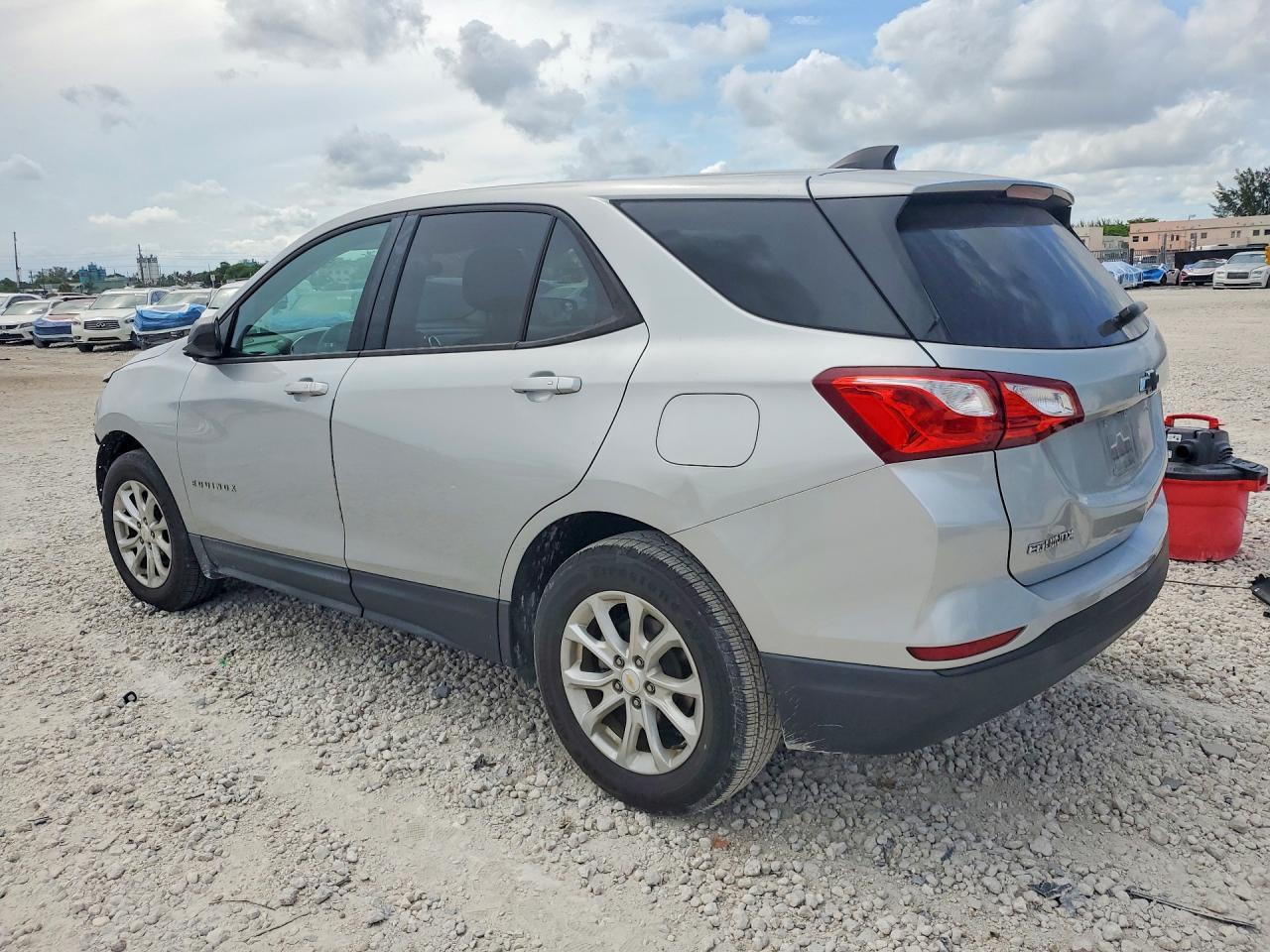 2019 Chevrolet Equinox Ls - Image 2