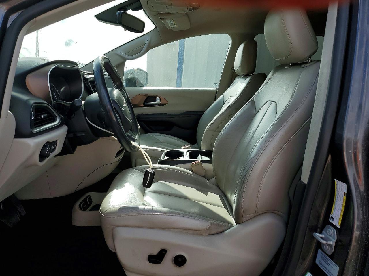 2017 Chrysler Pacifica Touring L - Image 7