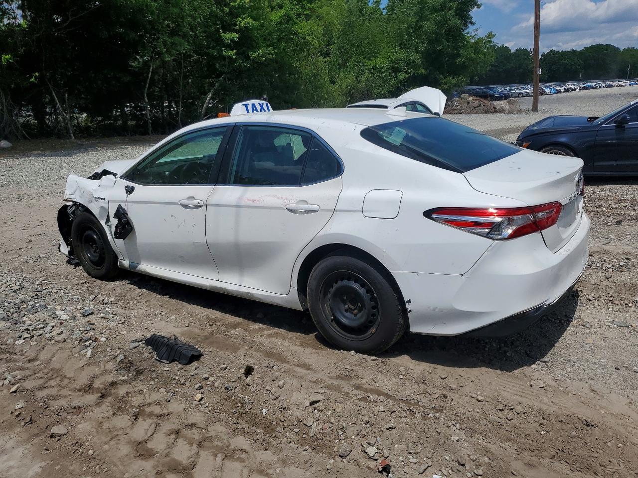 2019 Toyota Camry Le - Image 2