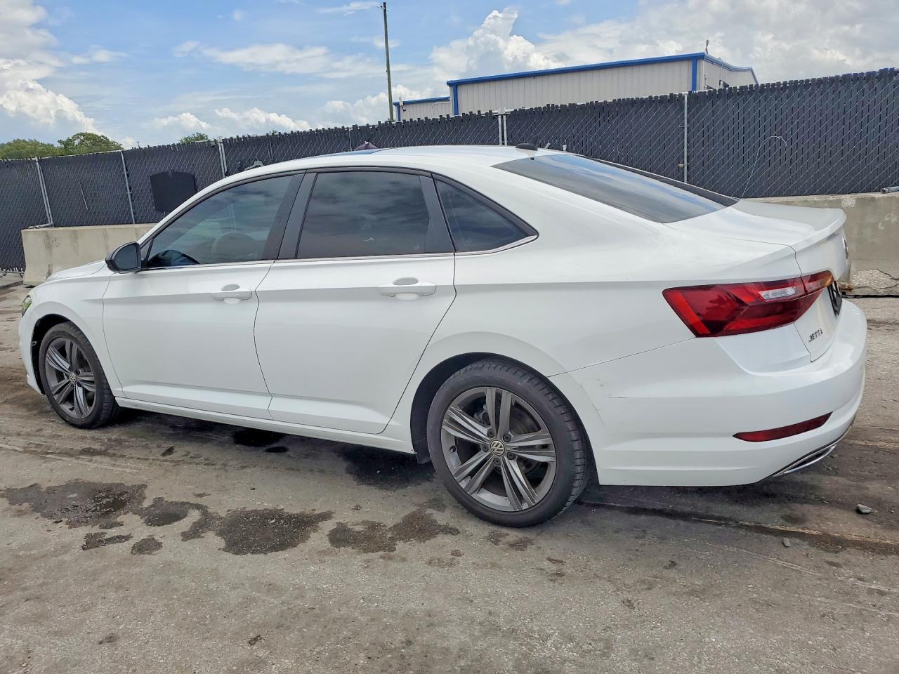 2021 Volkswagen Jetta S - Фото 2