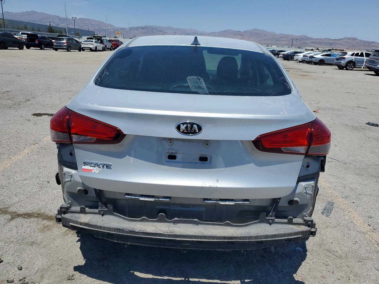 2017 Kia Forte Lx - Image 6