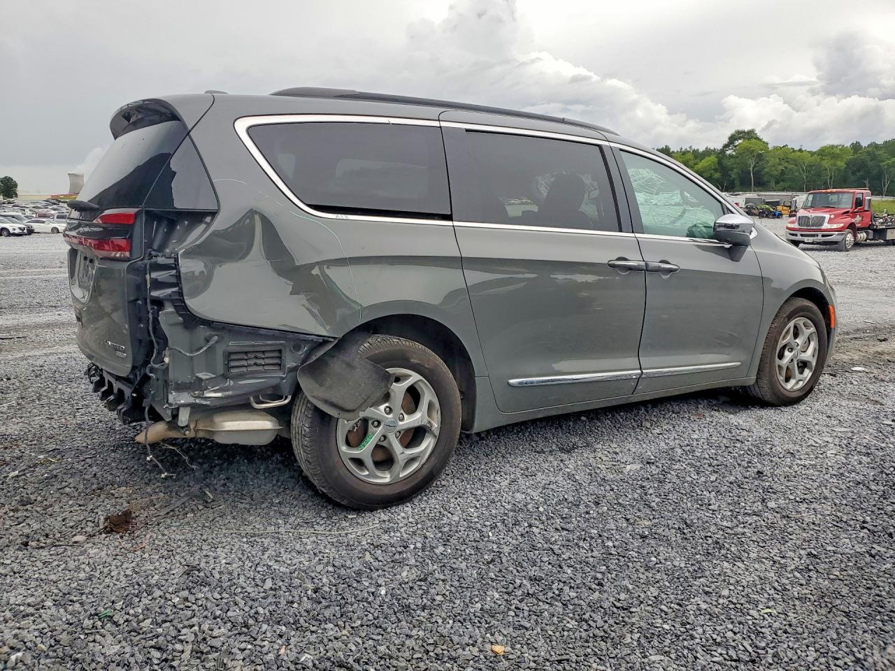 2022 Chrysler Pacifica Limited - Image 3