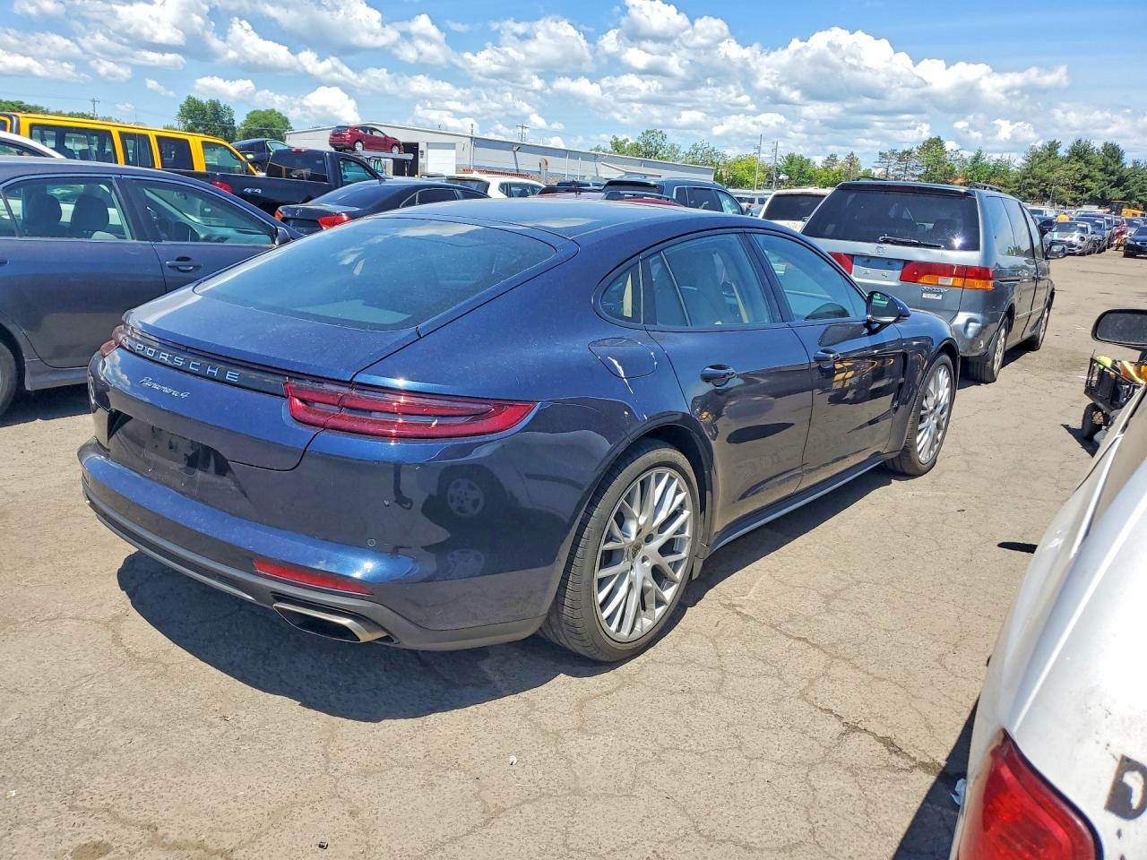 2018 Porsche Panamera 4 - Image 3