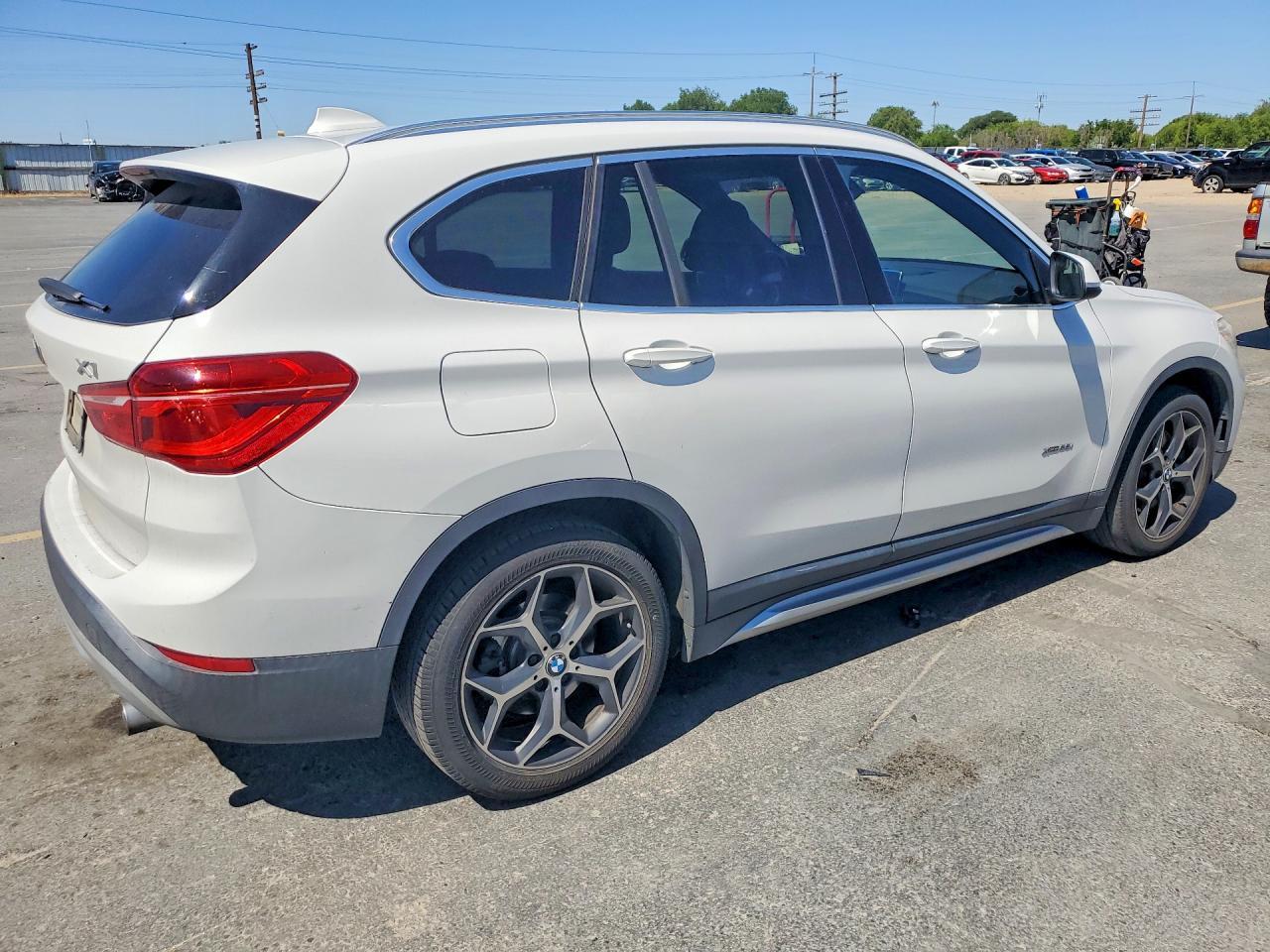 2016 BMW X1 xDrive28I - Фото 3