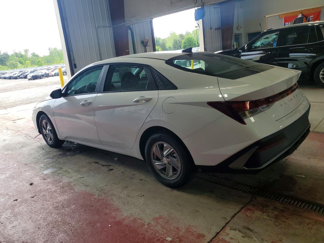 2026 Hyundai Elantra Se - Image 2