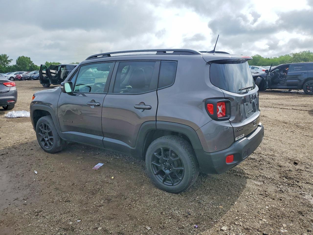 2019 Jeep Renegade Latitude - Image 2