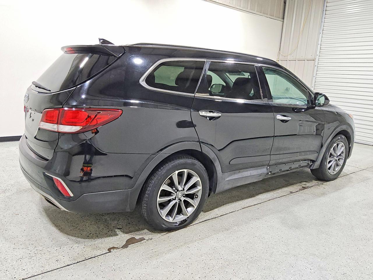 2017 Hyundai Santa Fe Se - Фото 3