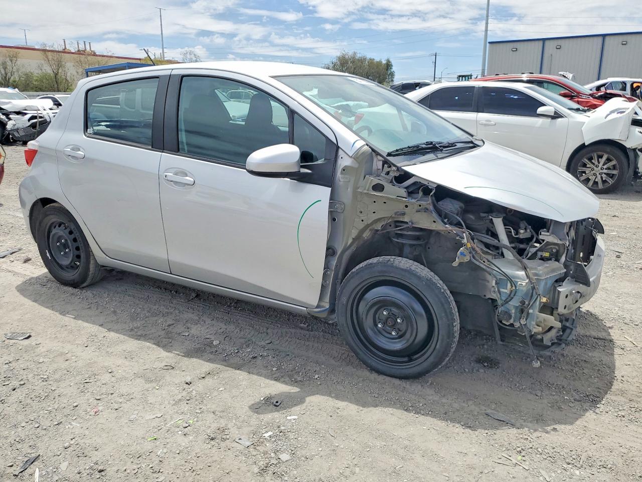 2014 Toyota Yaris 5-Door L Fleet - Фото 4