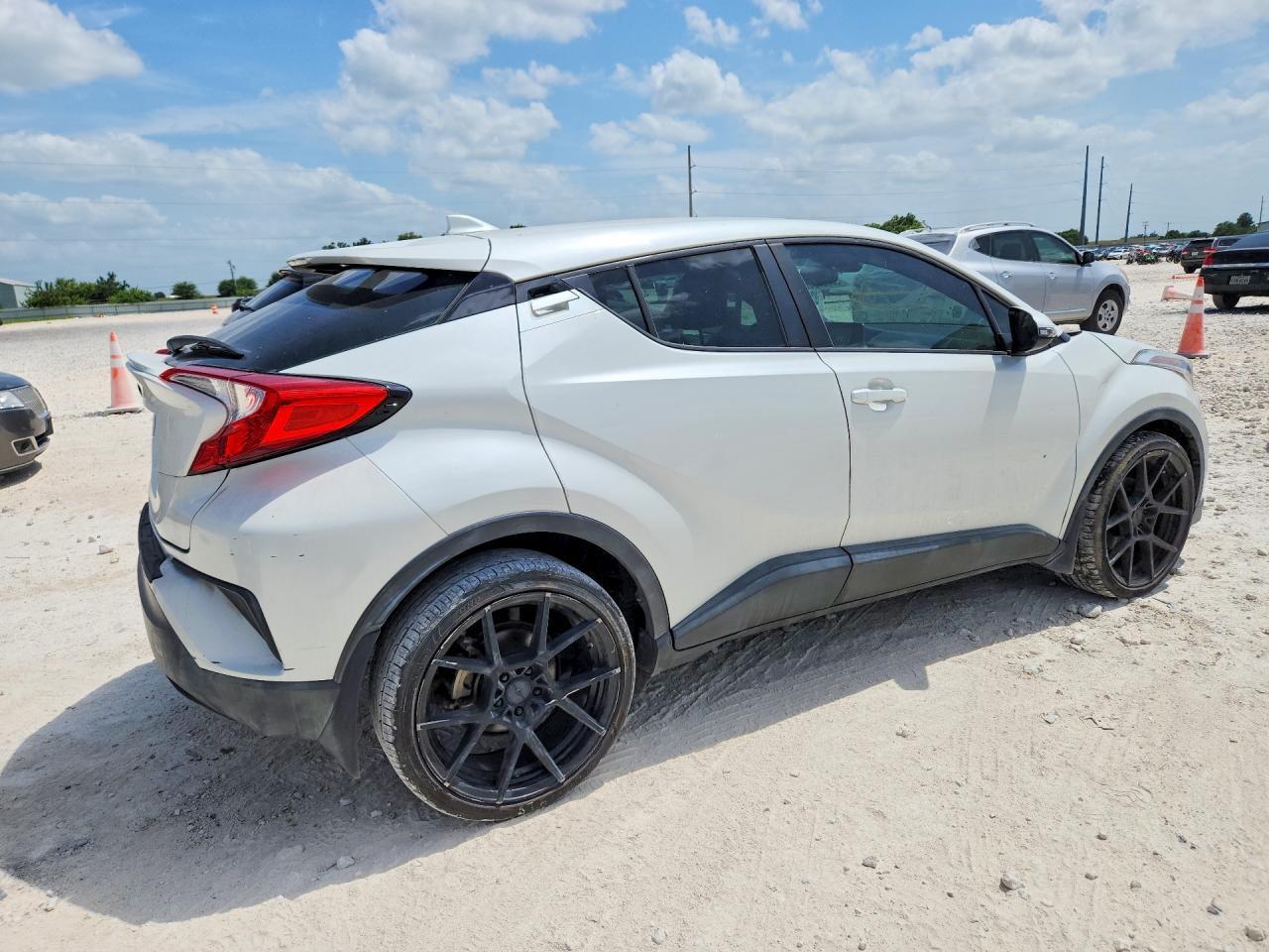 2018 Toyota C-Hr Xle Premium - Image 3