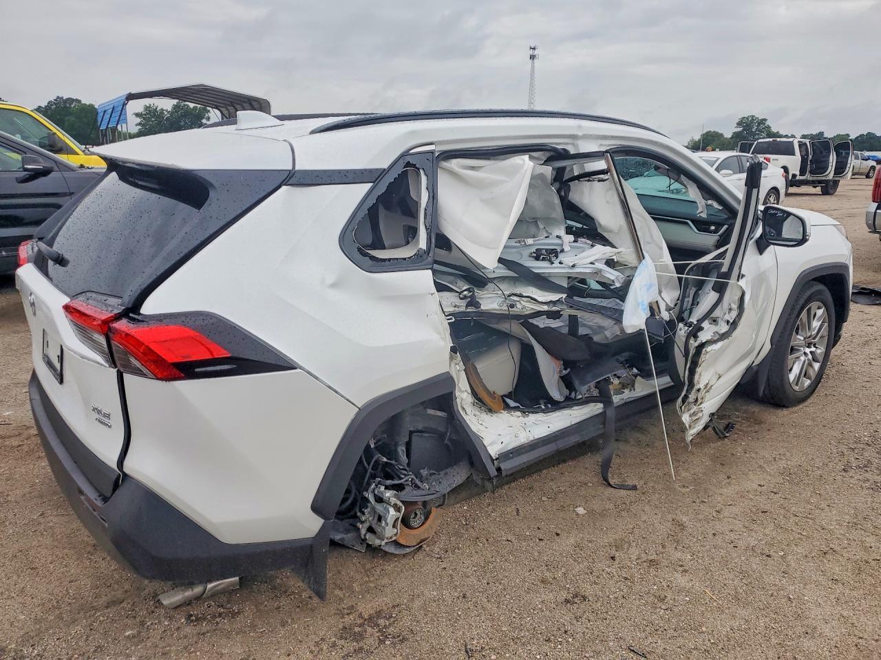 2024 Toyota Rav4 Xle Premium - Фото 3