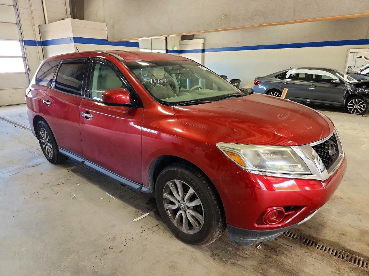 2014 Nissan Pathfinder S - Image 4