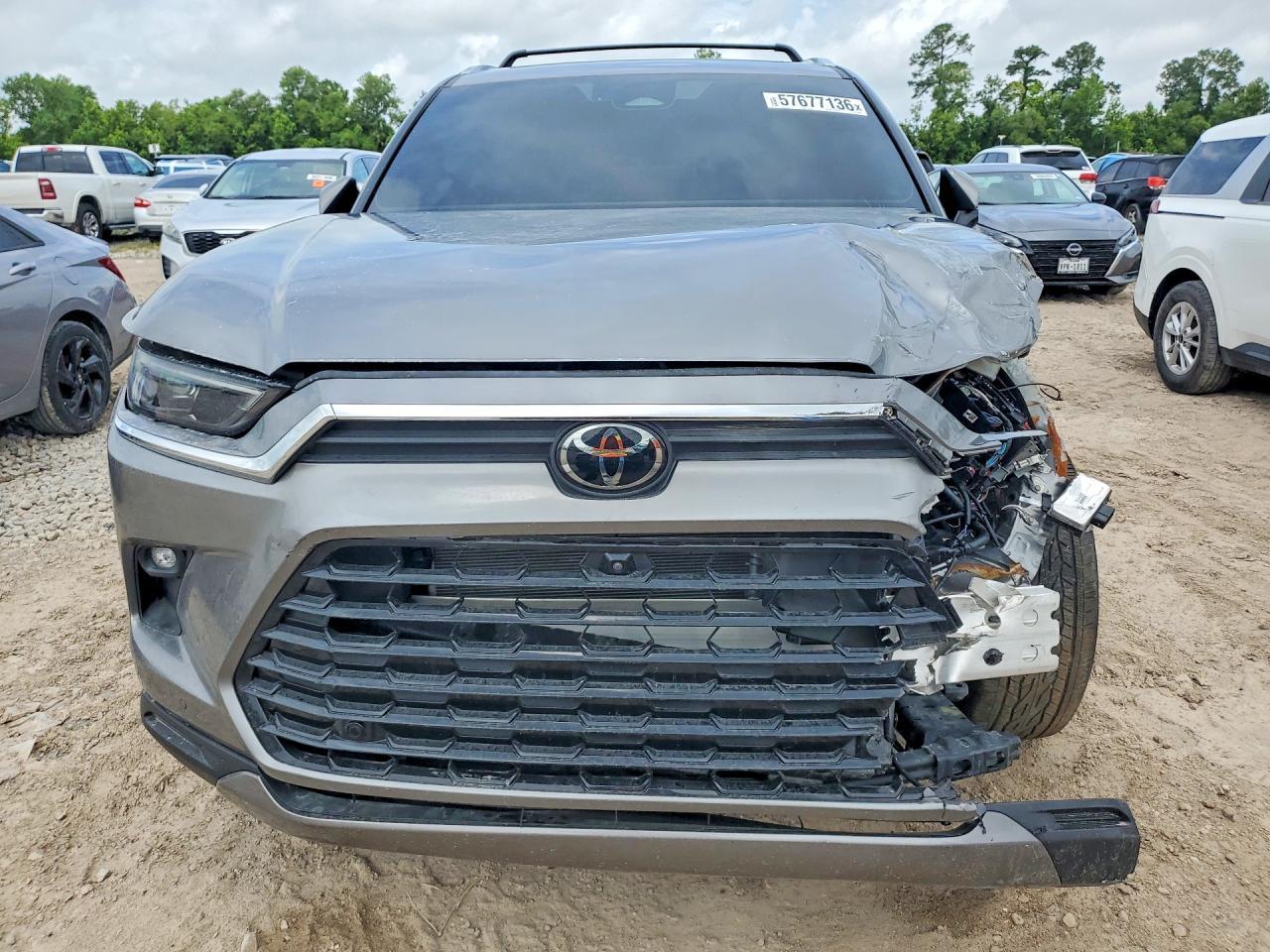 2026 Toyota Grand Highlander Le - Image 5
