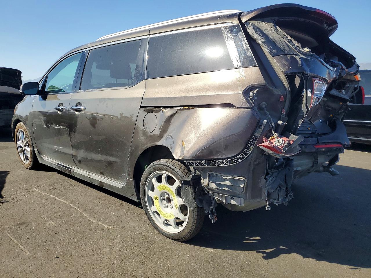 2017 Kia Sedona Sxl - Image 2