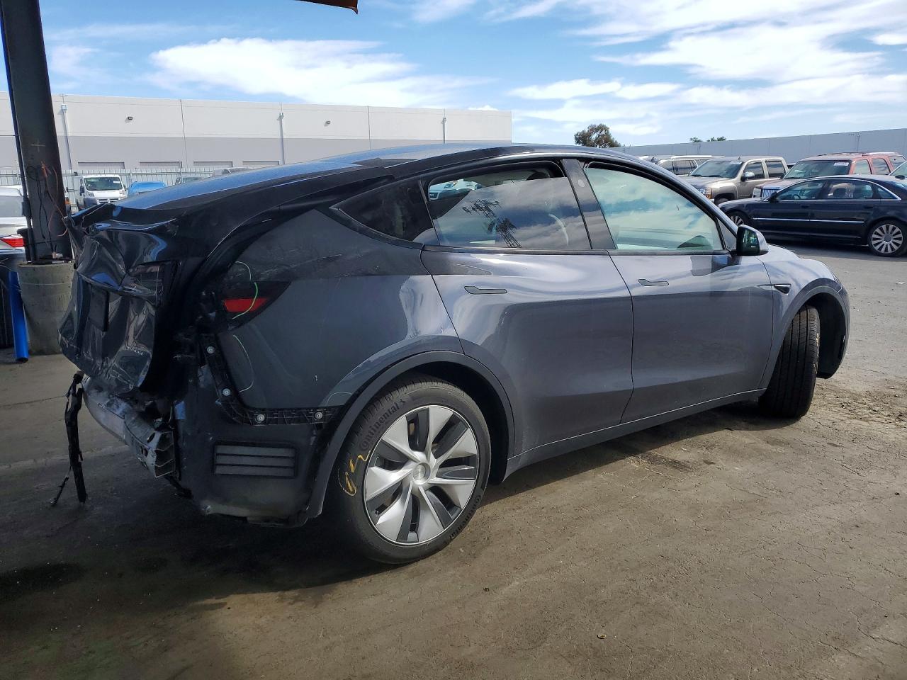2023 Tesla Model Y - Фото 3