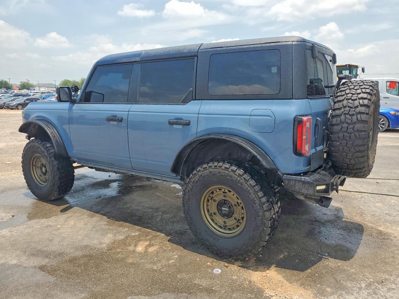2023 Ford Bronco Base - Image 2