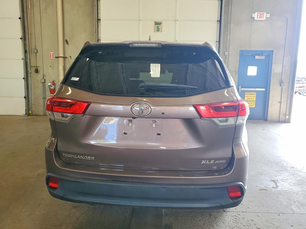 2017 Toyota Highlander Xle - Image 6