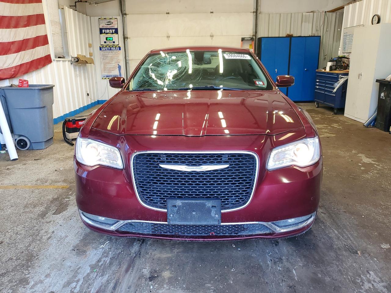 2016 Chrysler 300 Limited - Фото 5