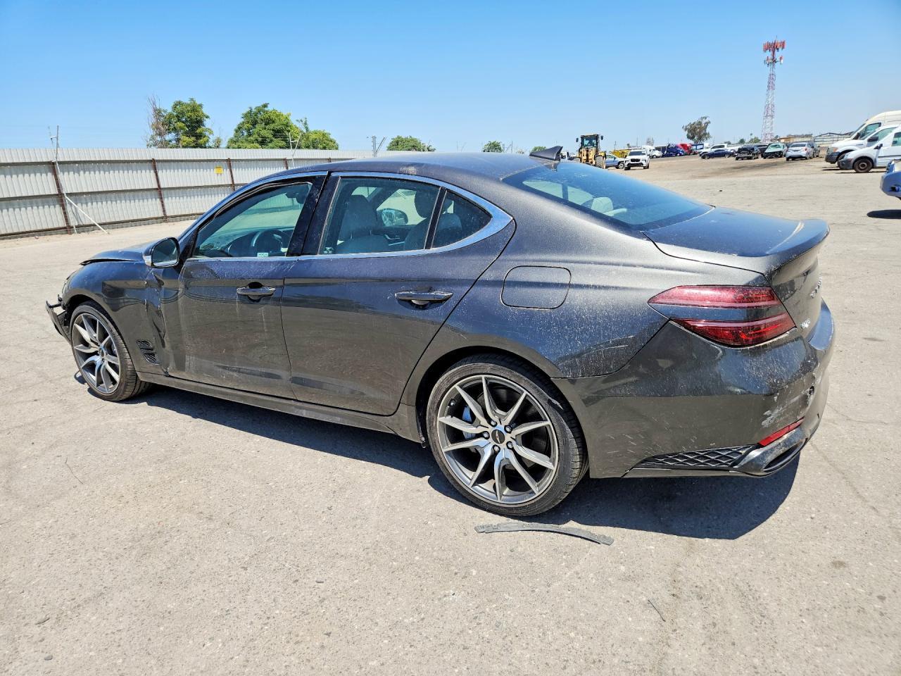 2025 Genesis G70 2.5T Standard - Image 2