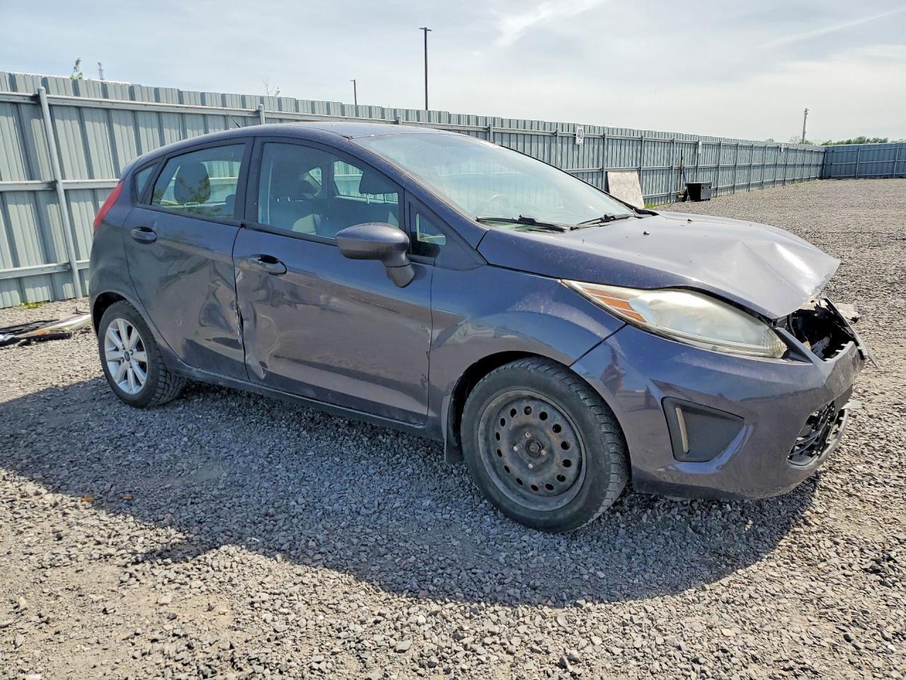 2013 Ford Fiesta Se - Фото 4