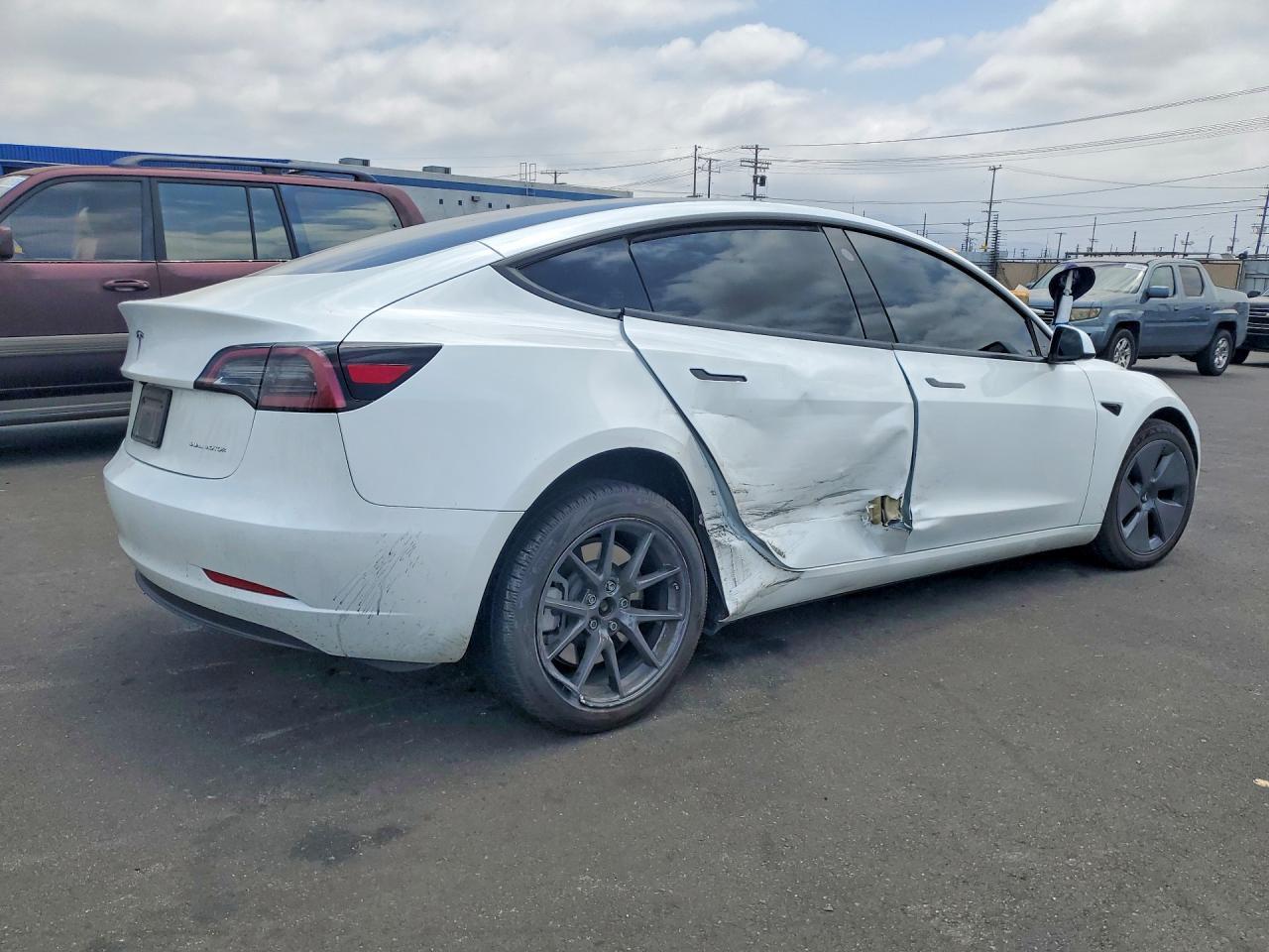 2023 Tesla Model 3 - Фото 3