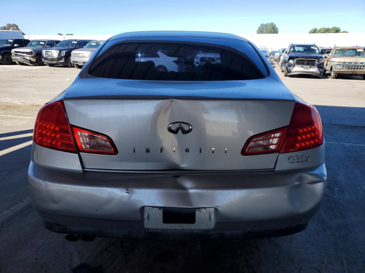 2004 Infiniti G35 Base - Image 6