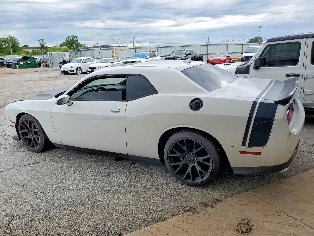 2016 Dodge Challenger R - Image 2