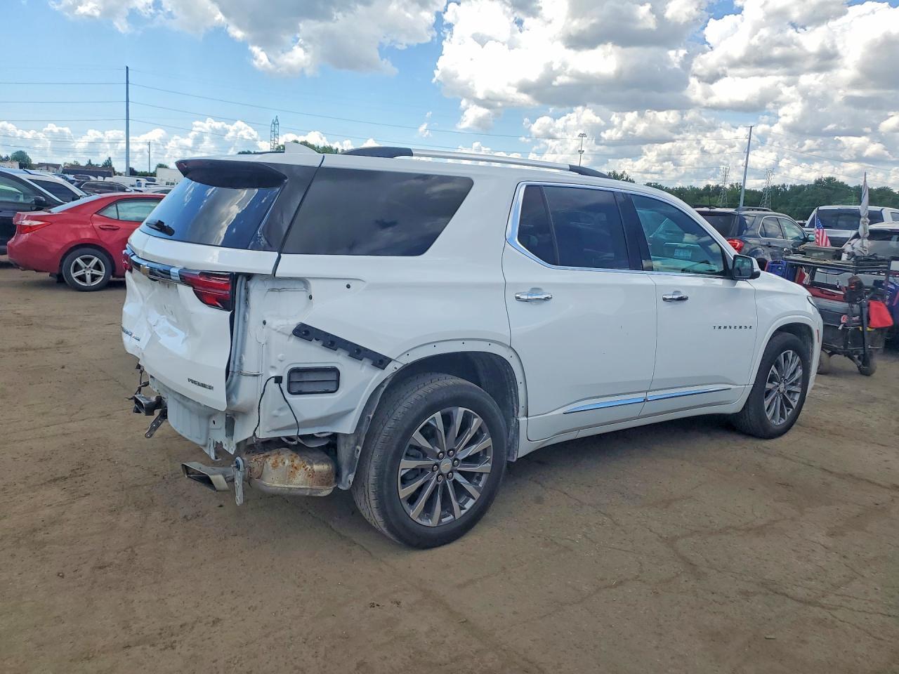 2023 Chevrolet Traverse Premier - Image 3