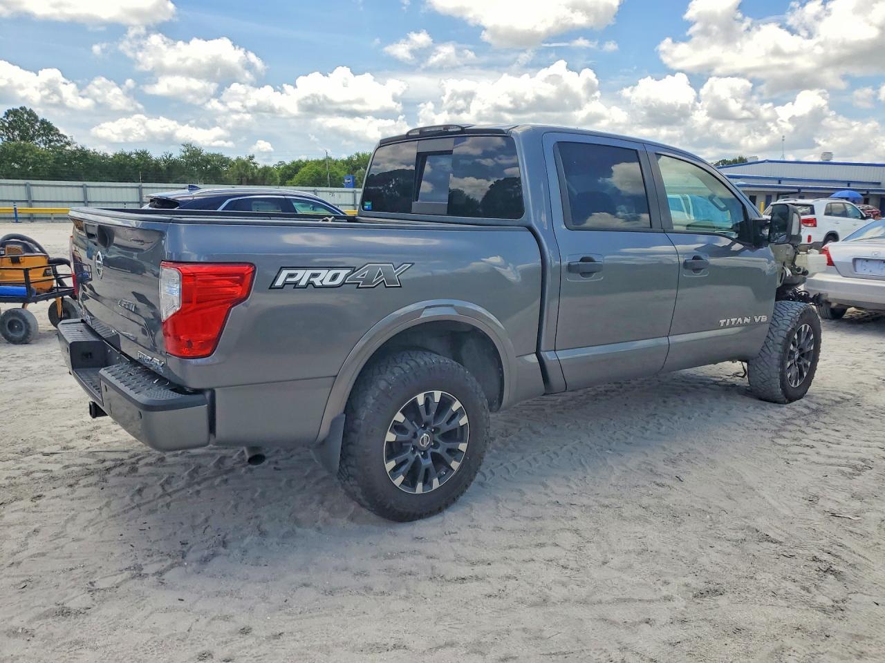 2019 Nissan Titan Pro-4X - Фото 3