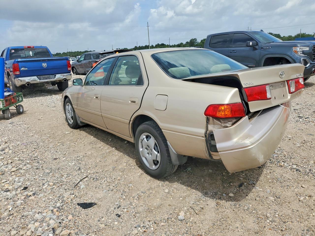 2001 Toyota Camry Le - Фото 2