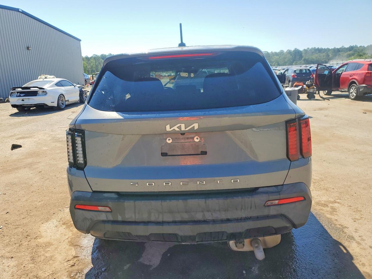 2022 Kia Sorento Lx - Image 6