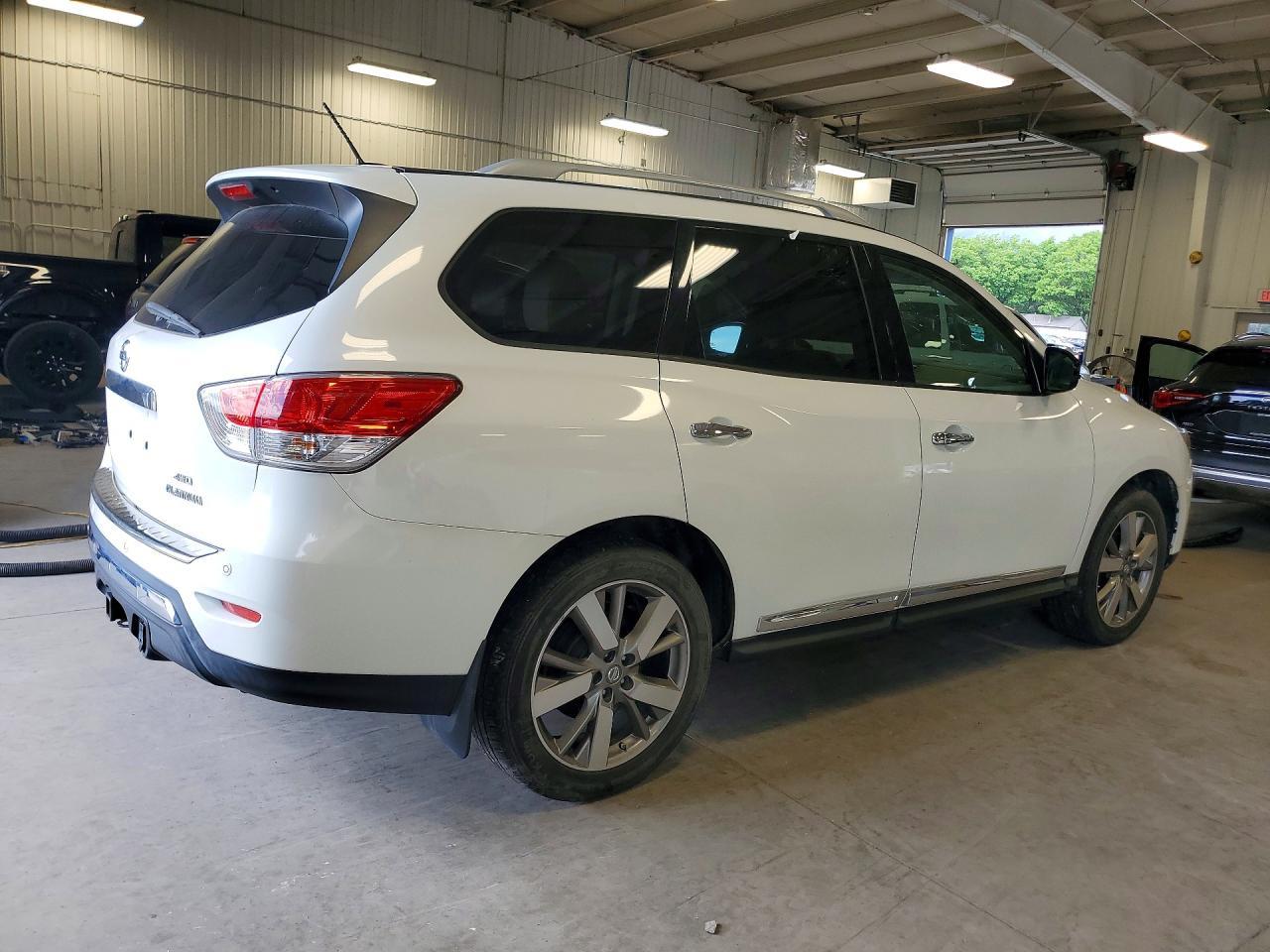 2013 Nissan Pathfinder S - Image 3