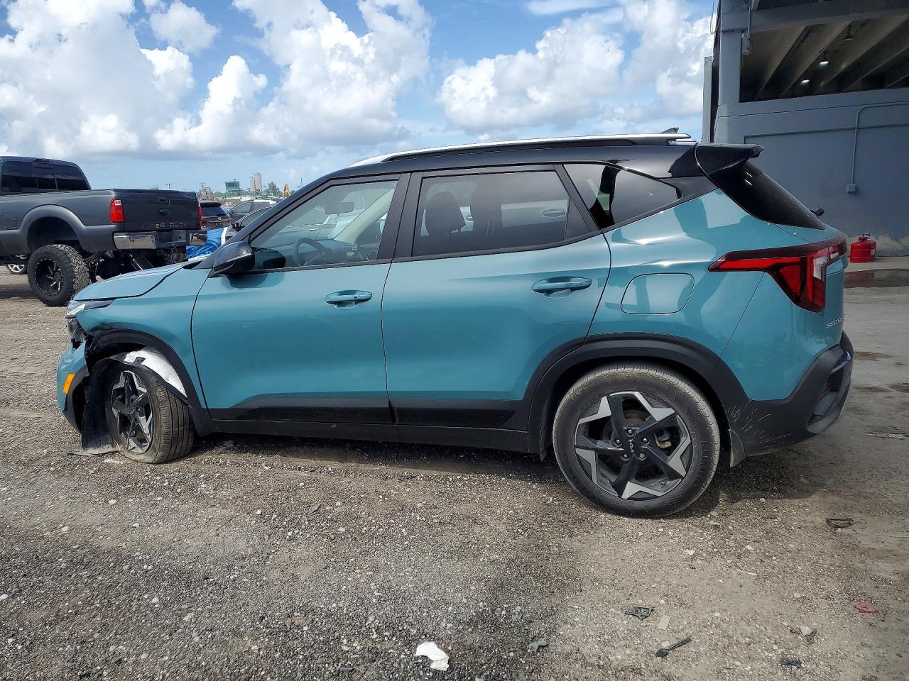 2025 Kia Seltos S - Image 2