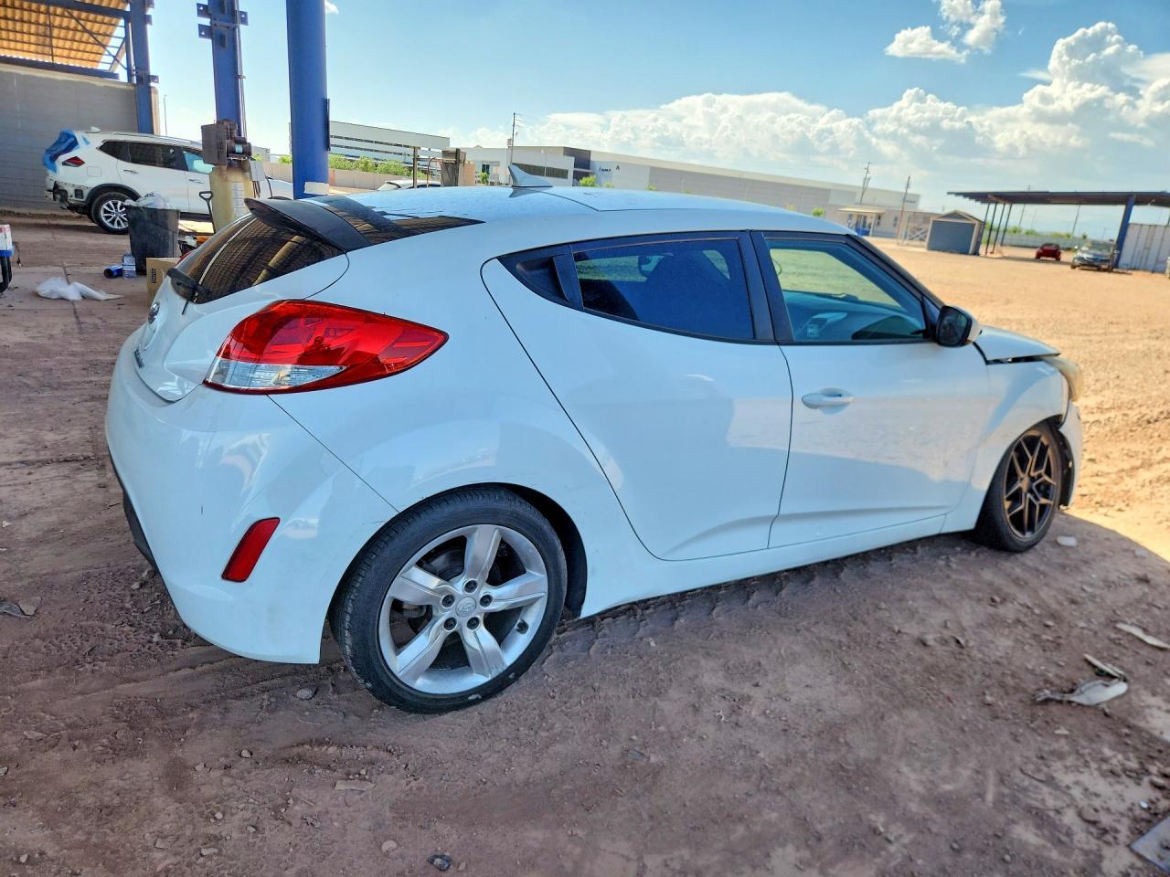 2015 Hyundai Veloster Base - Фото 3