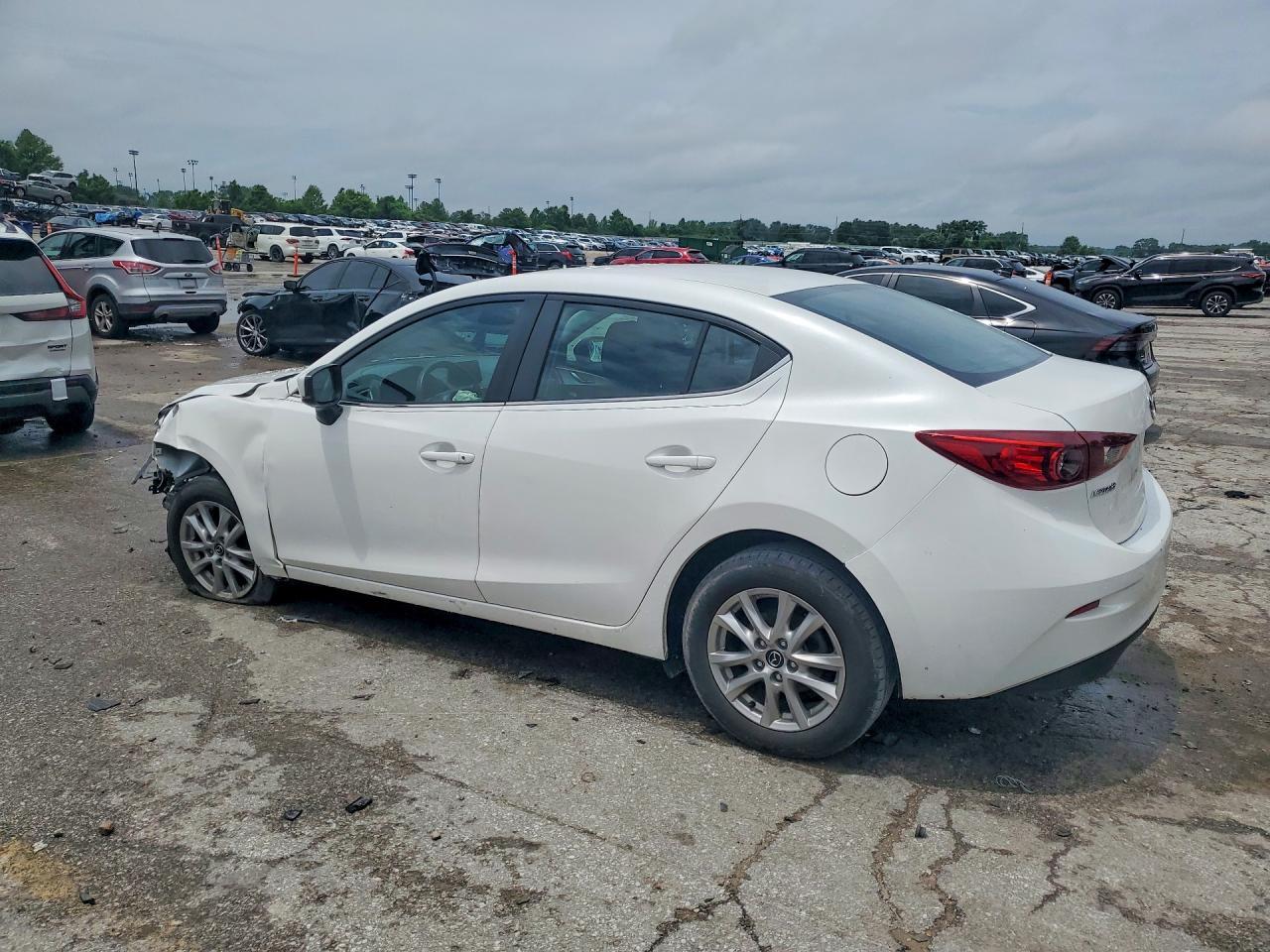 2017 Mazda 3 Sport - Фото 2