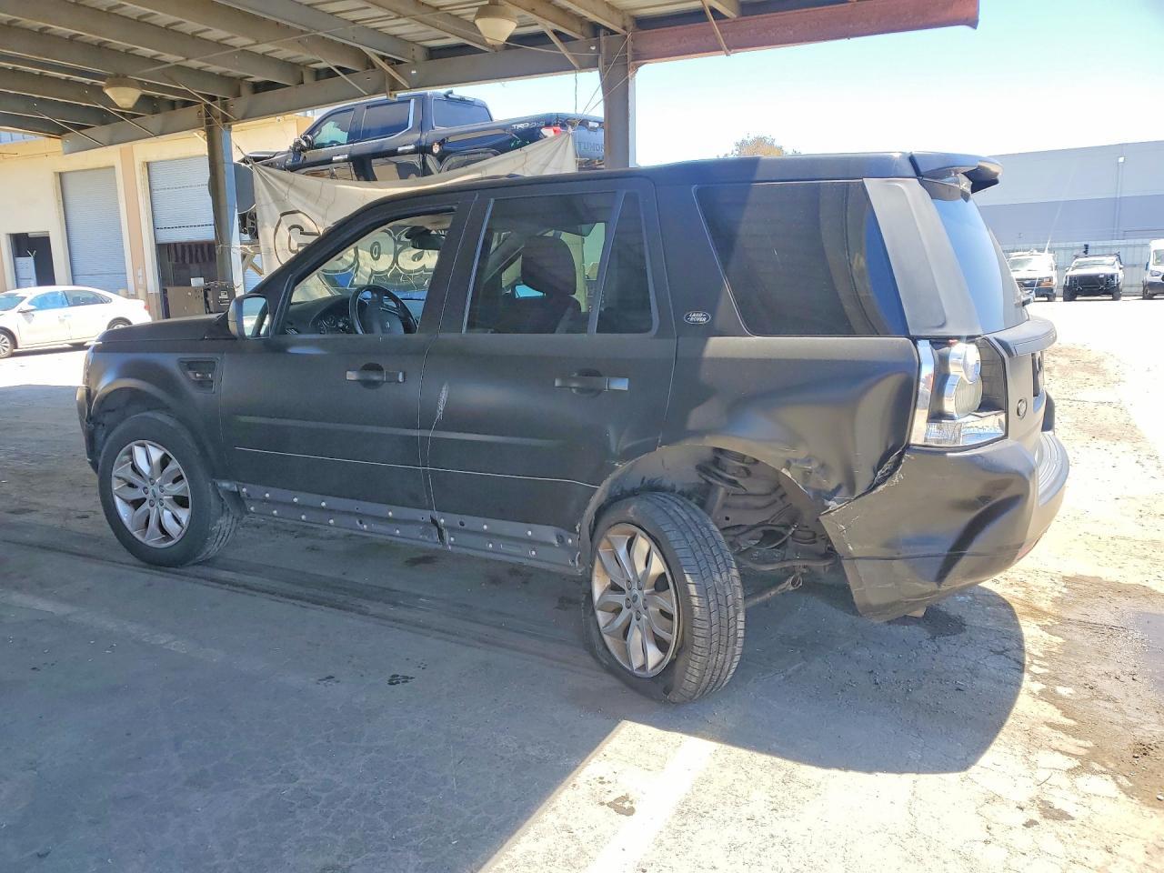 2011 Land Rover Lr2 - Image 2