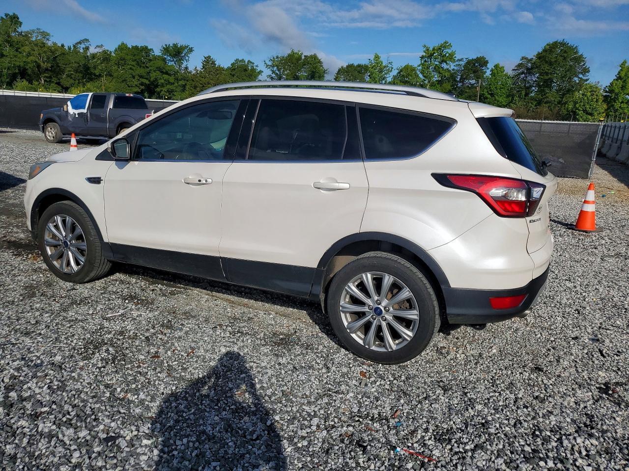 2017 Ford Escape - Фото 2