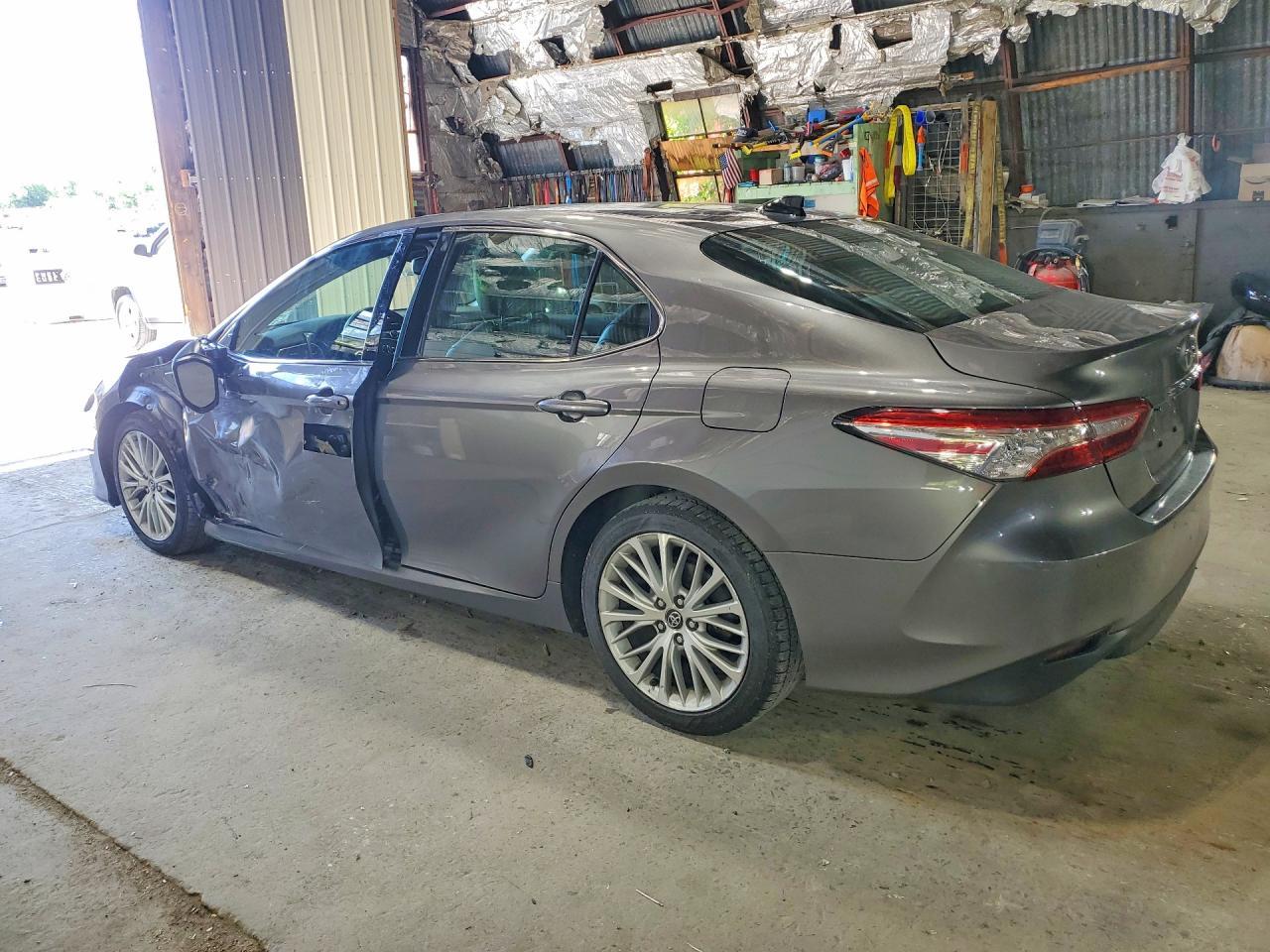 2019 Toyota Camry Xle - Image 2