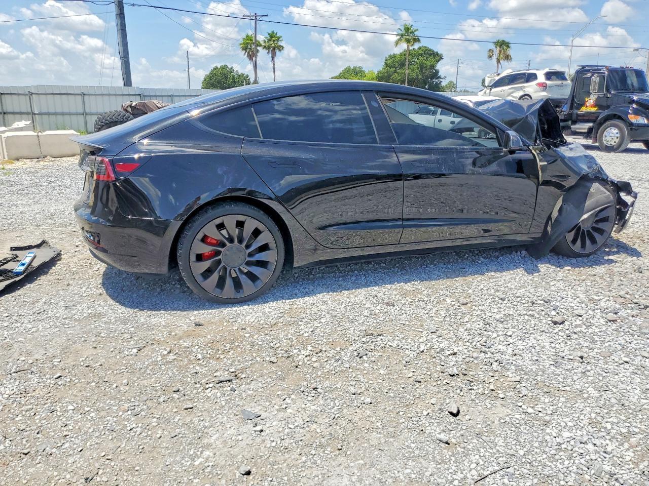 2022 Tesla Model 3 - Фото 3