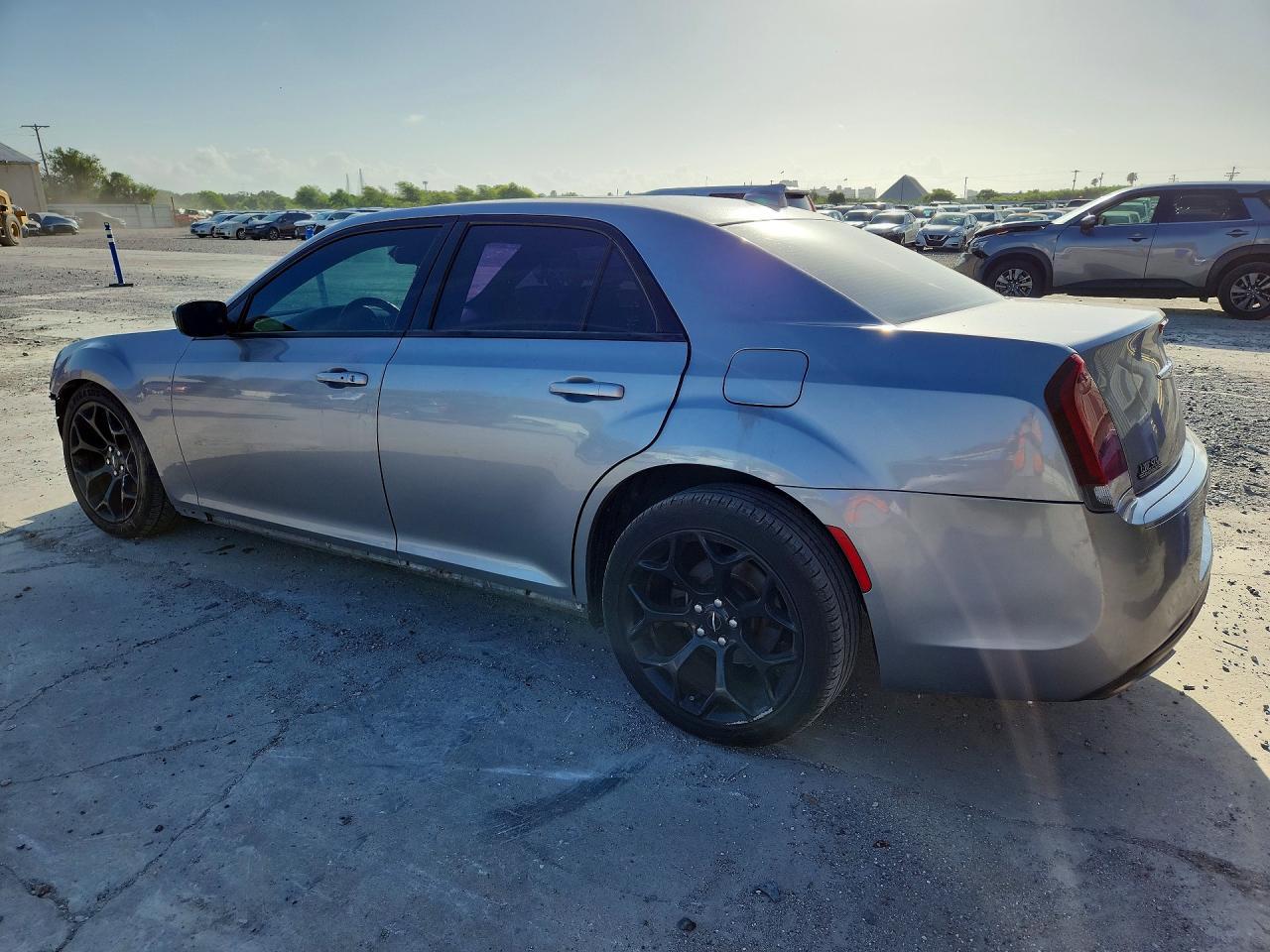 2015 Chrysler 300 S - Фото 2