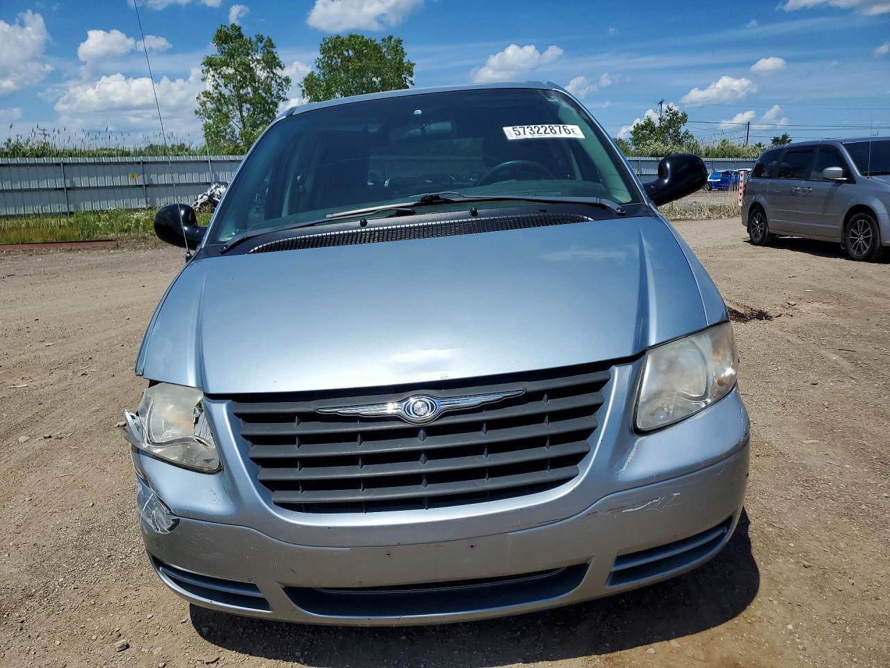 2006 Chrysler Town & Country - Image 5