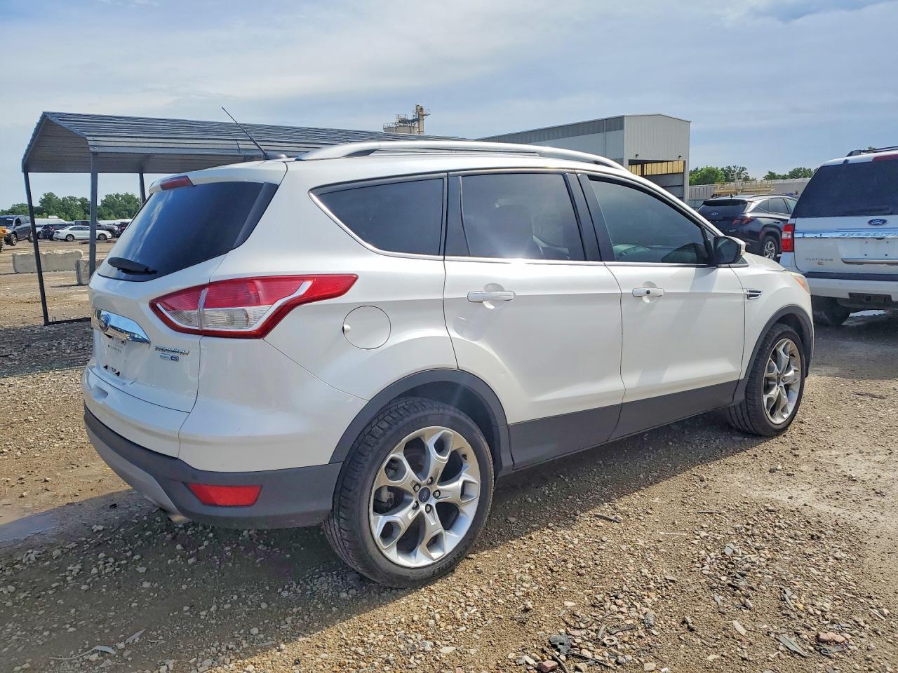 2016 Ford Escape Titanium - Фото 3