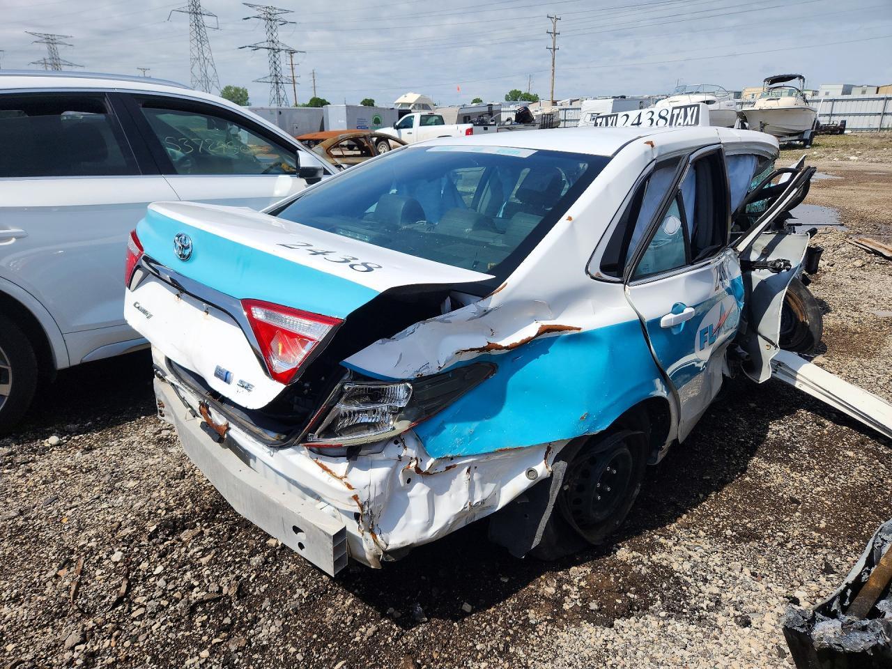 2016 Toyota Camry Hybrid Le - Фото 3