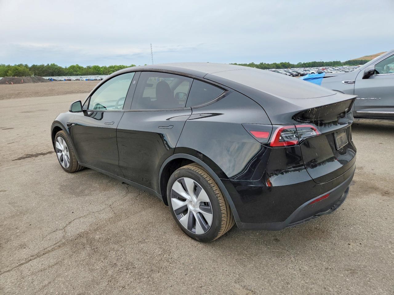 2023 Tesla Model Y - Image 2