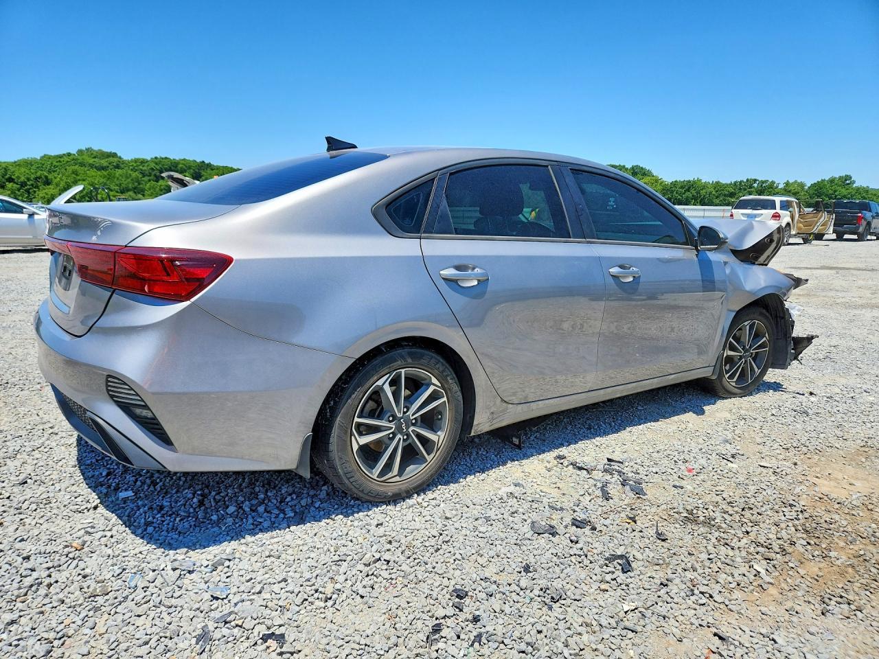 2023 Kia Forte Lxs - Image 3
