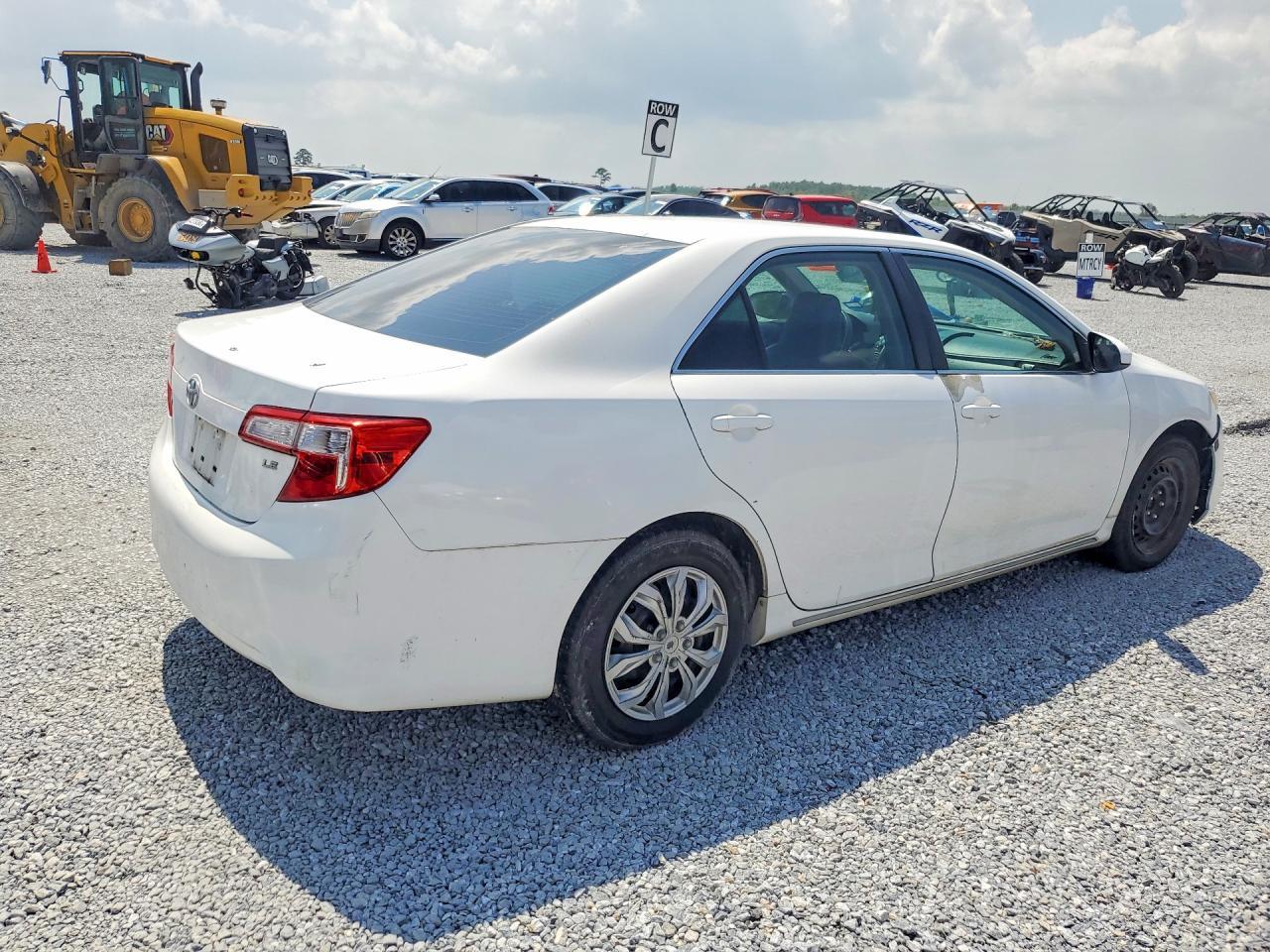 2014 Toyota Camry Le - Фото 3