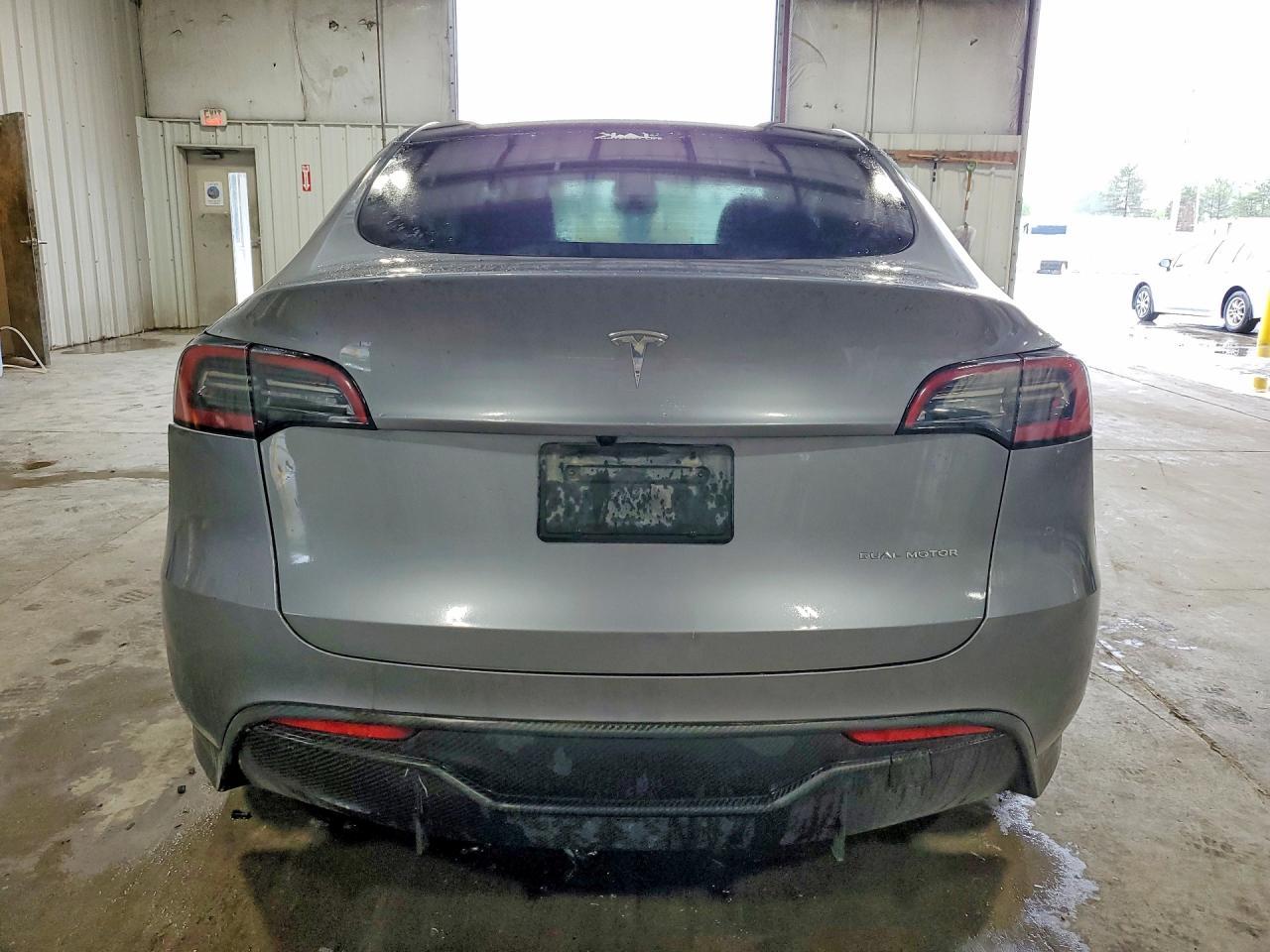 2025 Tesla Y - Фото 6